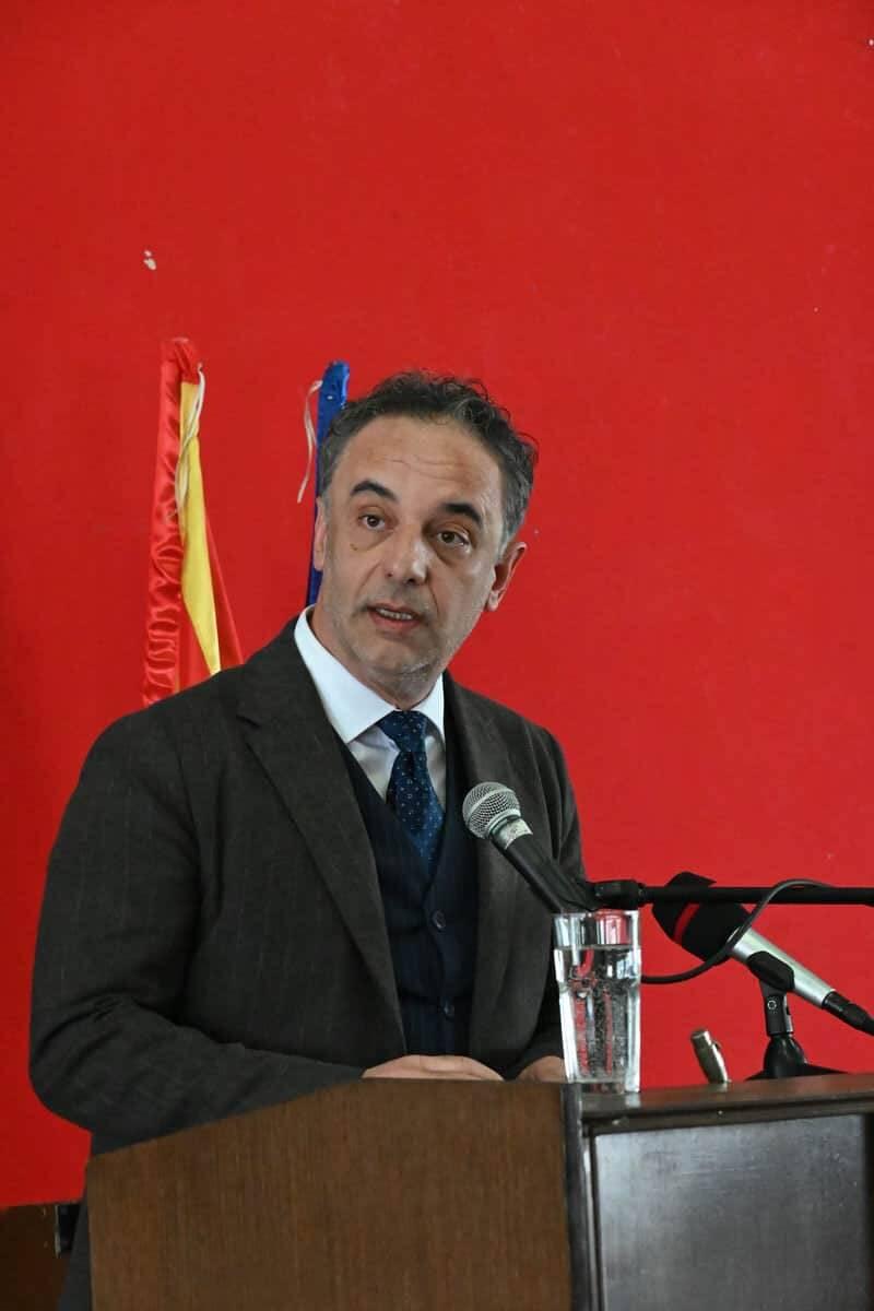 Obrakjanje na Ministerot za zdravstvo d-r Azir Aliu na proslavata -80 god penz. organizirawe