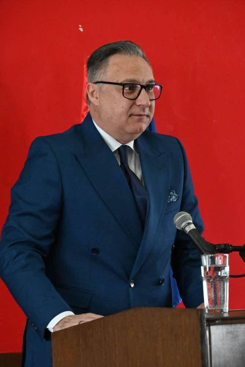 Obrakjanje na direktorot na PIOM Nikola Memov